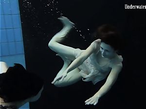 2 femmes swim and get bare uber-sexy